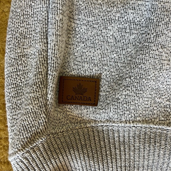 Classic Niagara Falls Knit Crewneck - Picture 3 of 4